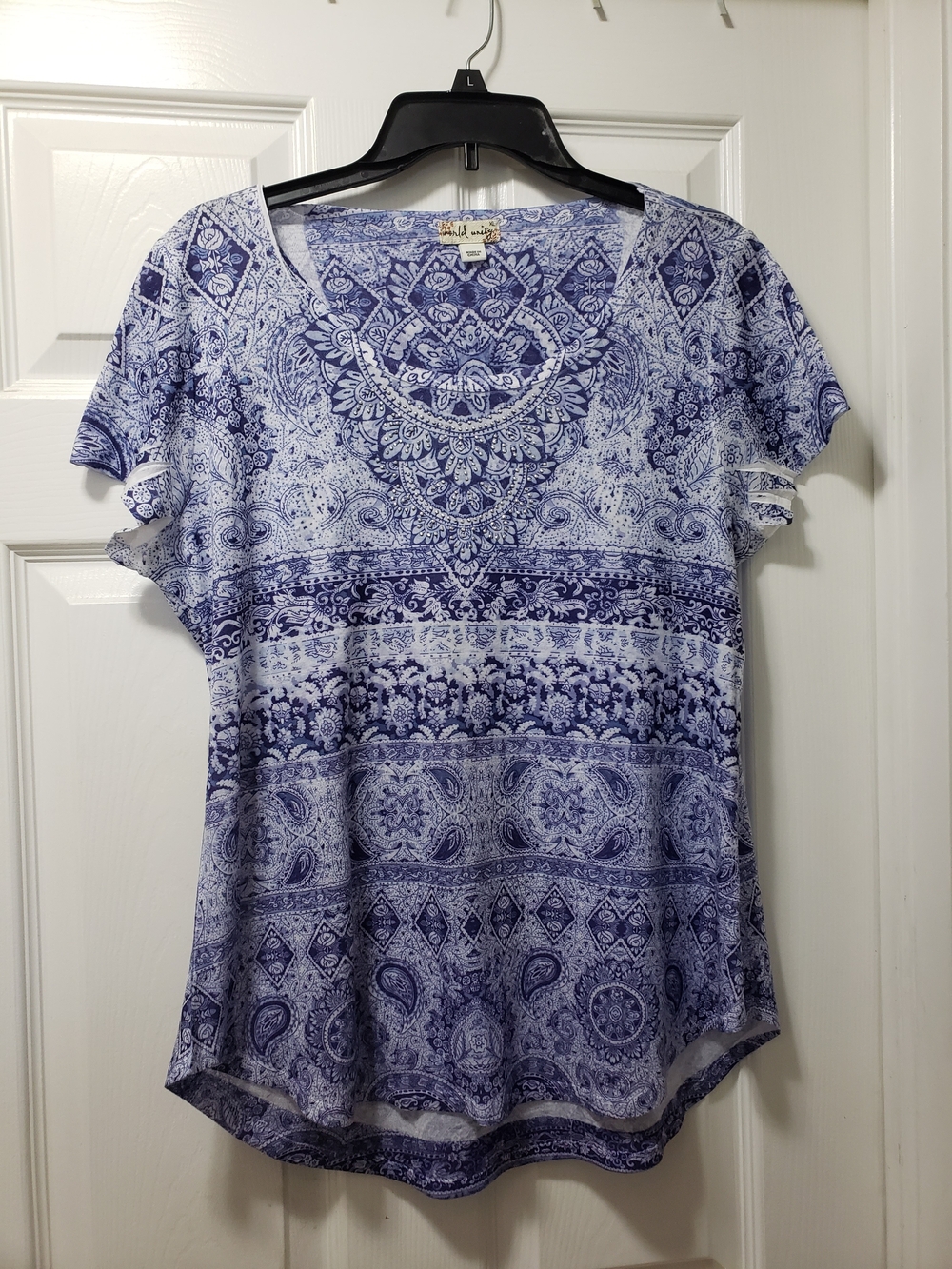Charming Blue Paisley V-Neck Short Sleeve Tee